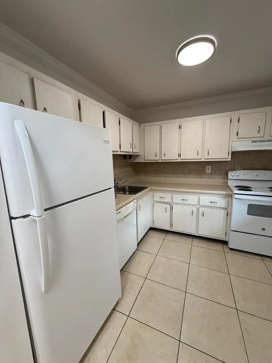 1 bedroom 1 bath Residential Lease for rent at 7732 Camino Real # F417, Miami FL 33143