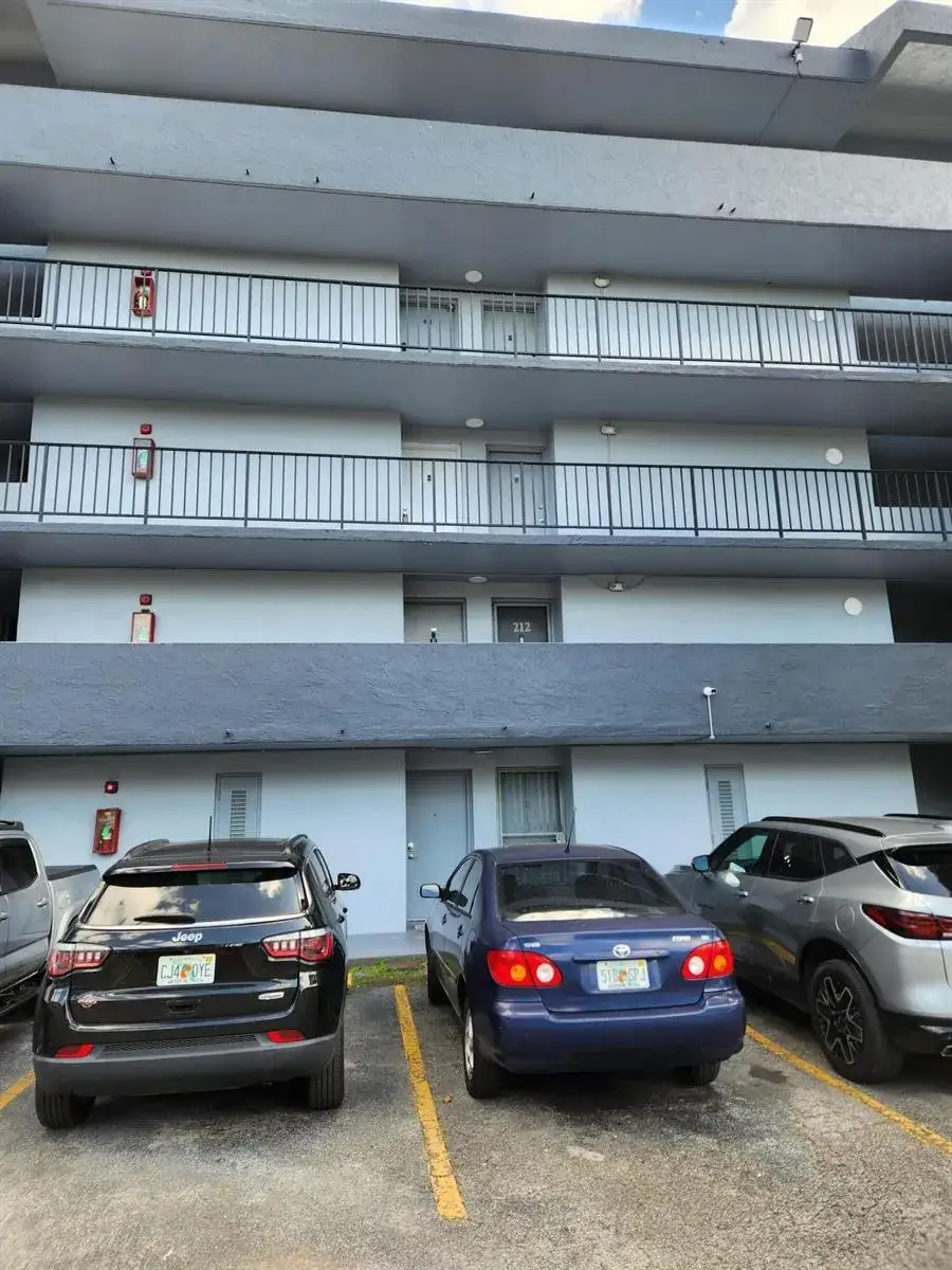 2 bedroom 1 bath Residential Lease for rent at 8801 W Flagler Street # 407, Miami FL 33174