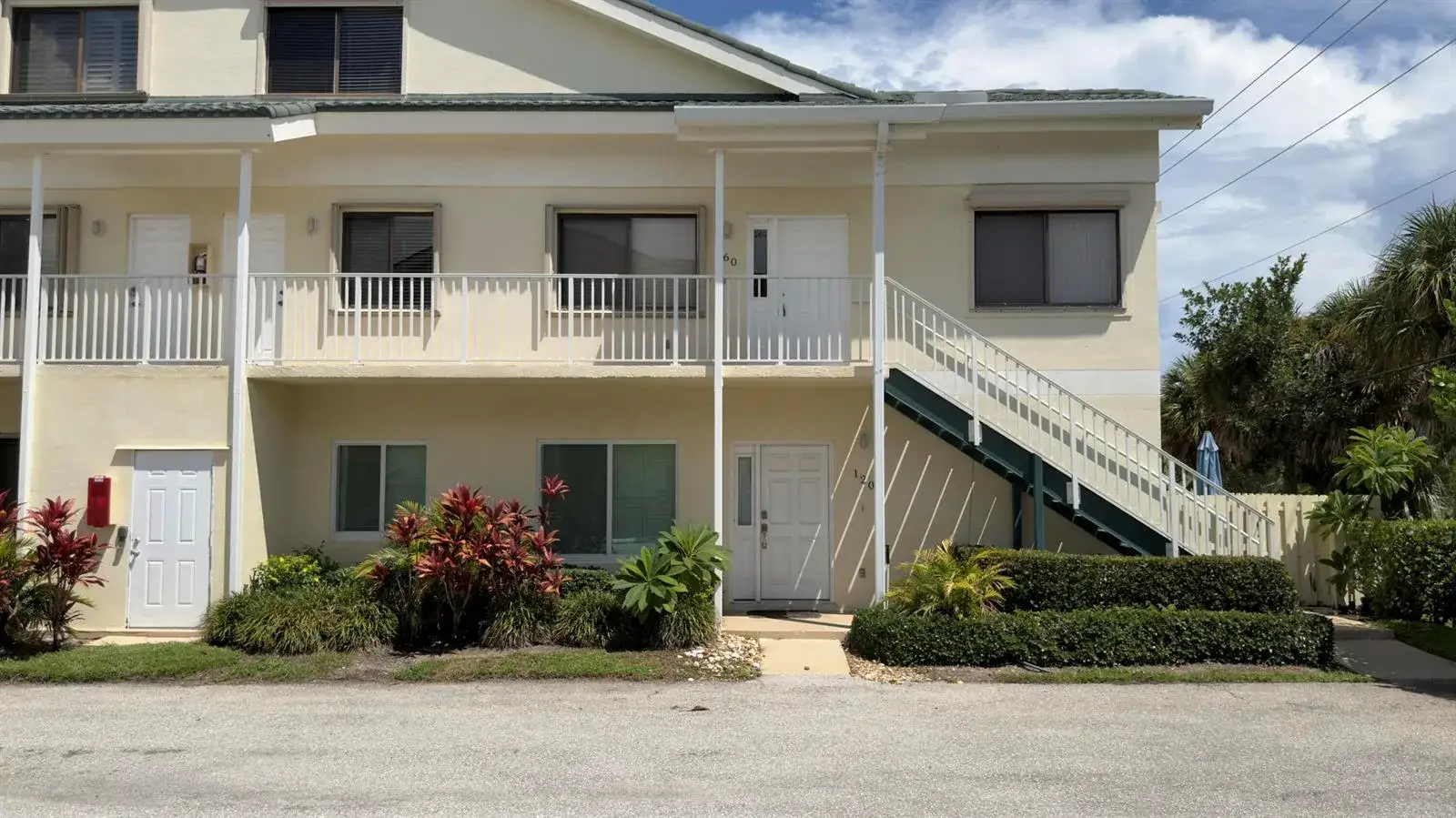 3 bedroom 2 bath Residential Lease for rent at 160 BELLA VISTA Court N # 60, Jupiter FL 33477