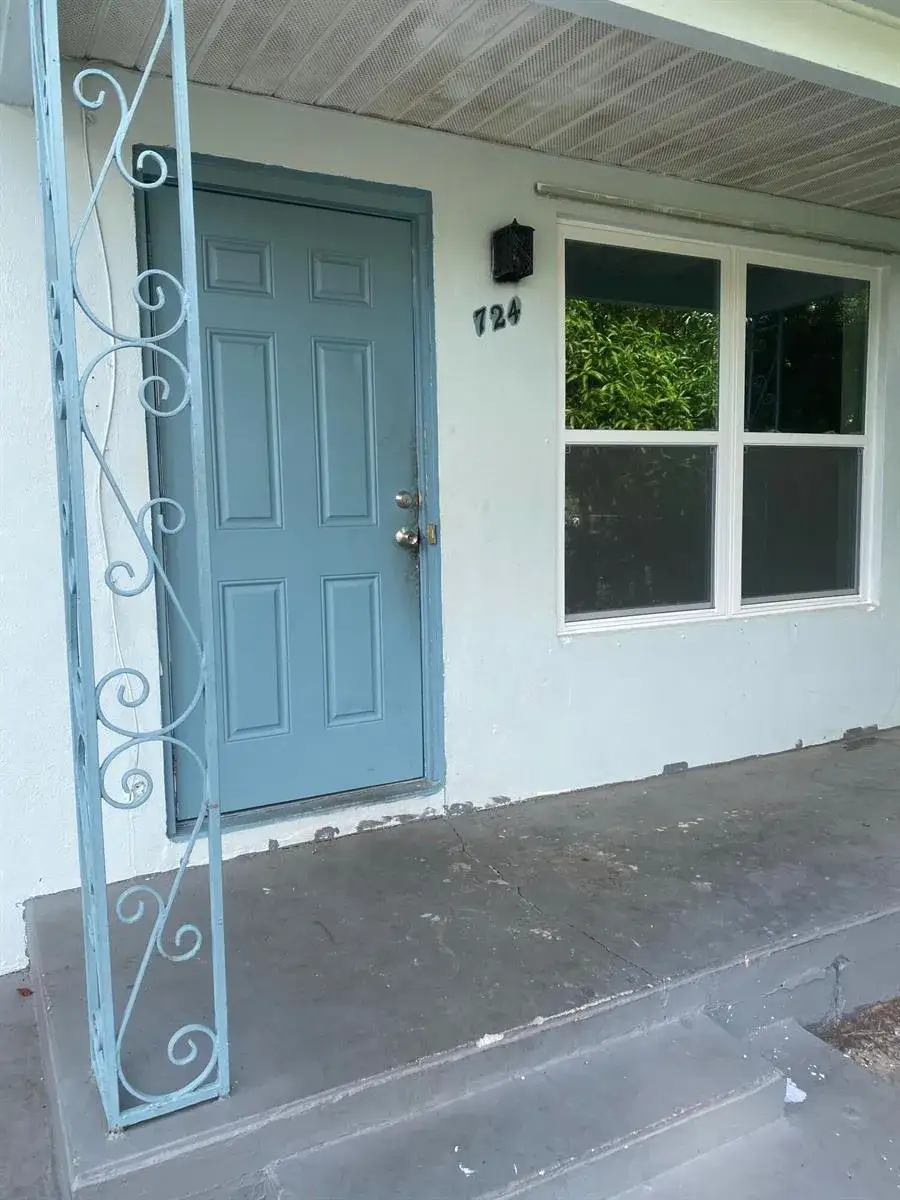 3 bedroom 2 bath Residential for sale at 724 S D Street, FL 33460