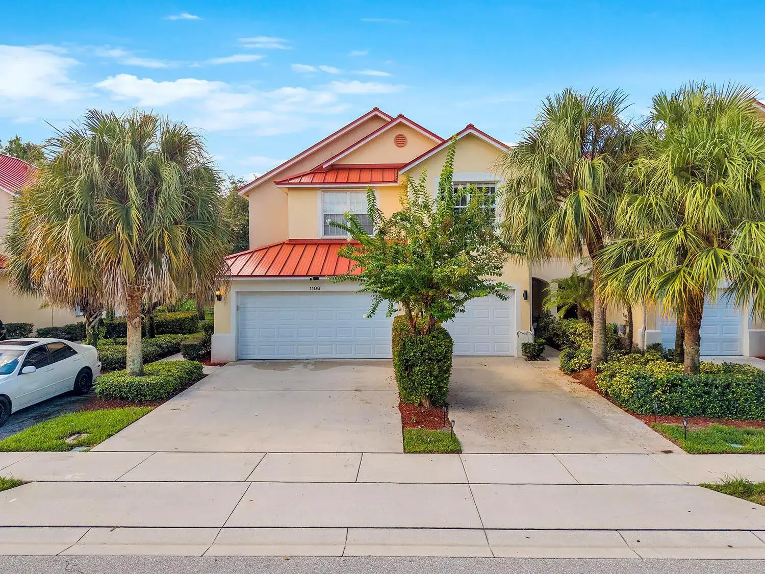 3 bedroom 2 bath Residential for sale at 1106 Pinewood Lake Court, FL 33415