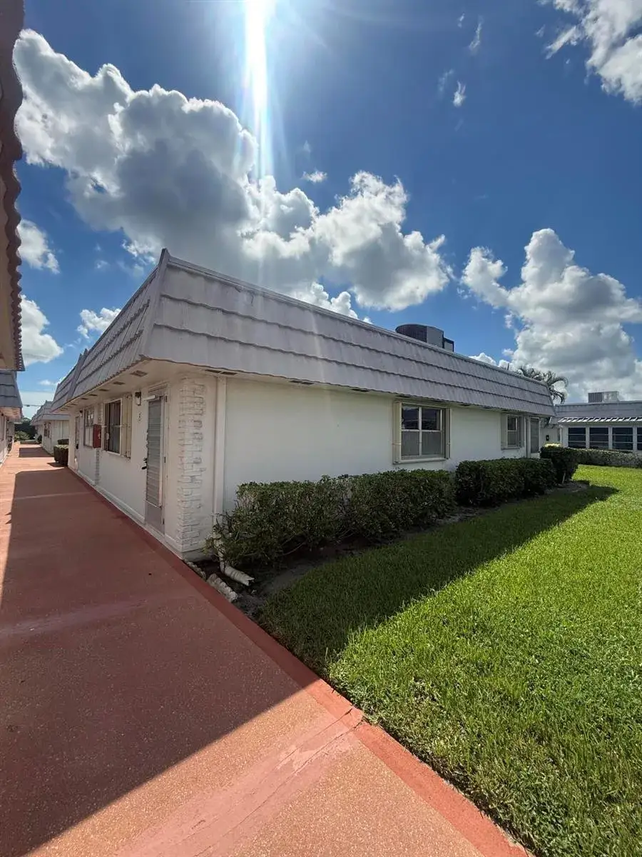 1 bedroom 1 bath Residential for sale at 34 Valencia B, Delray Beach FL 33446