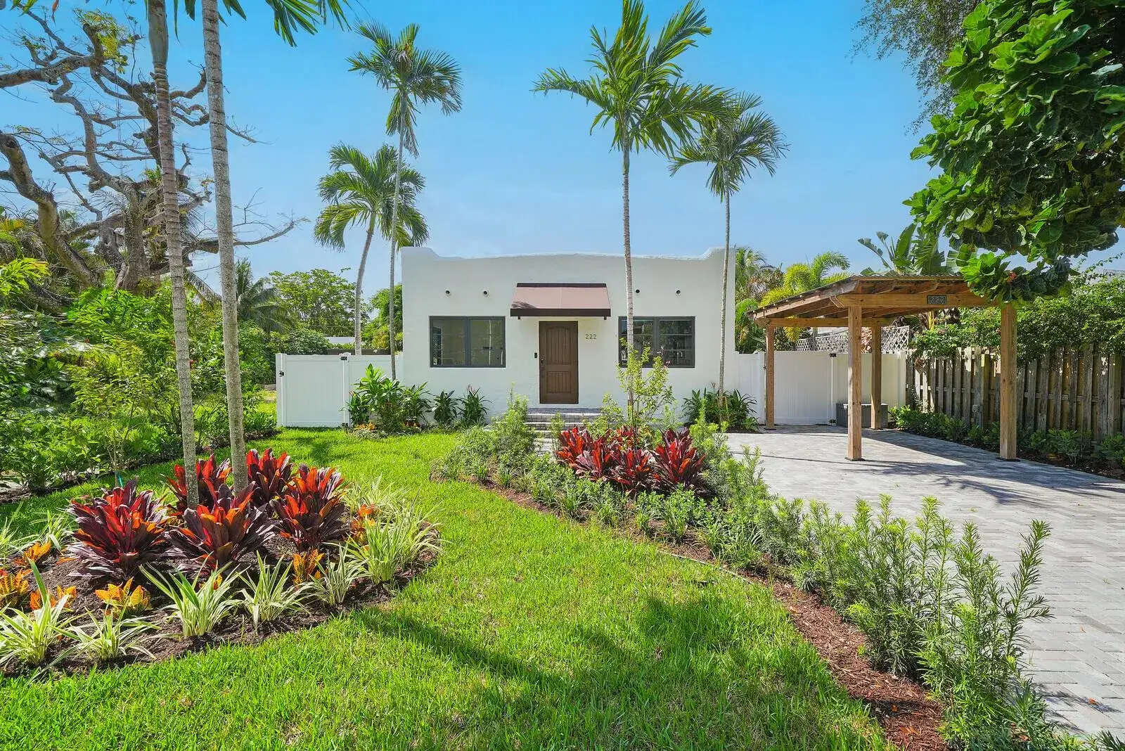 4 bedroom 3 bath Residential for sale at 222 NE 9TH Street, Delray Beach FL 33444