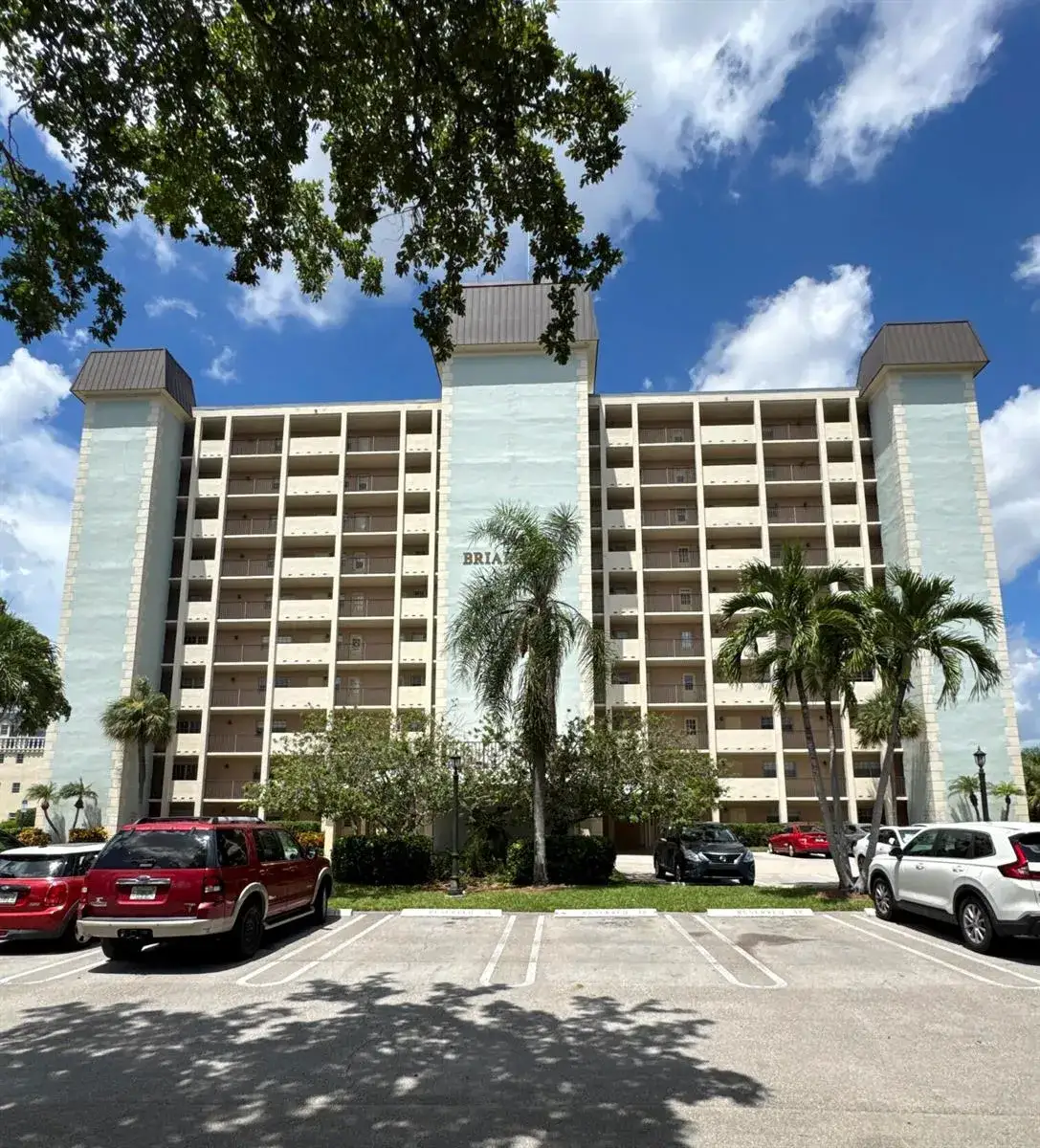 2 bedroom 2 bath Residential for sale at 9101 W SAMPLE Road # 601, Coral Springs FL 33065