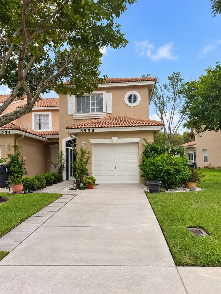 3 bedroom 2 bath Residential Lease for rent at 6958 OAK BRIDGE, Lake Worth FL 33467