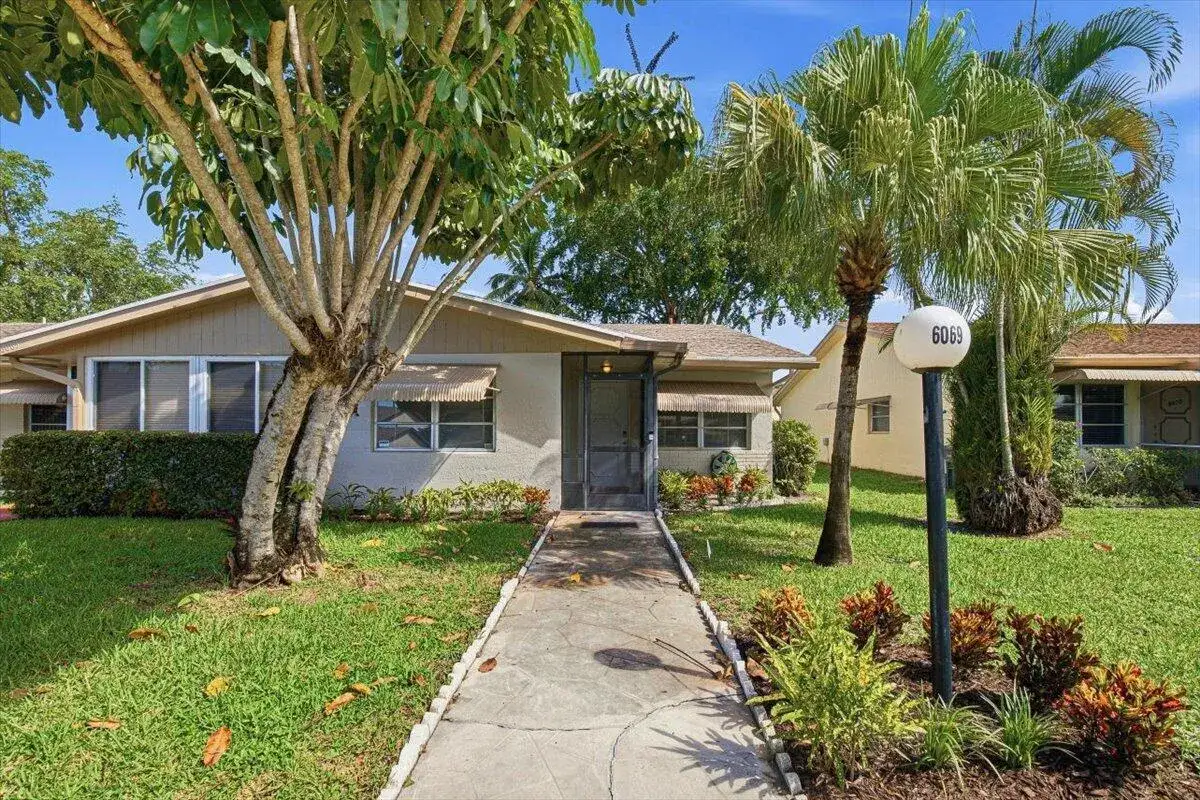 2 bedroom 2 bath Residential for sale at 6069 LA PALMA Lane, Delray Beach FL 33484