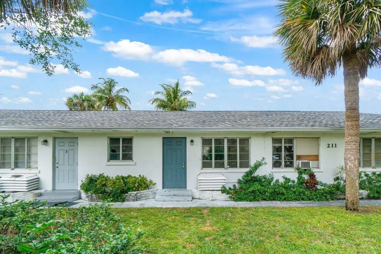 1 bedroom 1 bath Residential Lease for rent at 211 Sunrise Avenue # 4, Lantana FL 33462