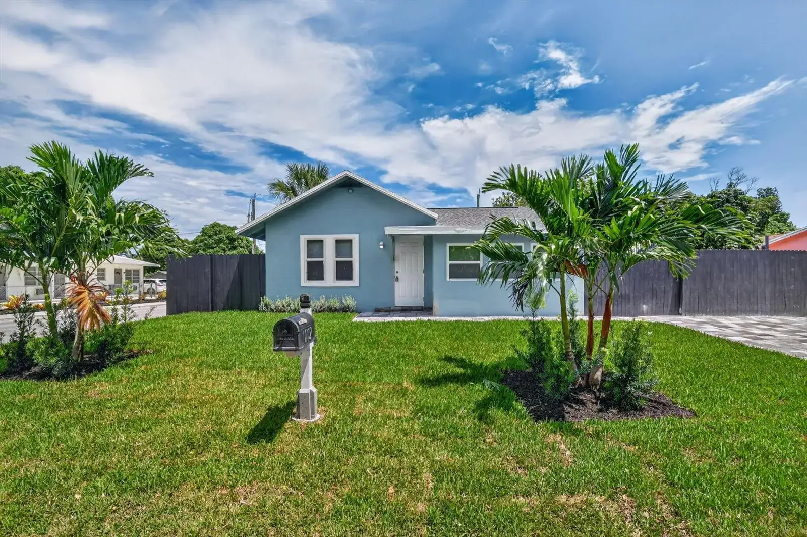 5 bedroom 2 bath Residential for sale at 1002 S B Street, FL 33460
