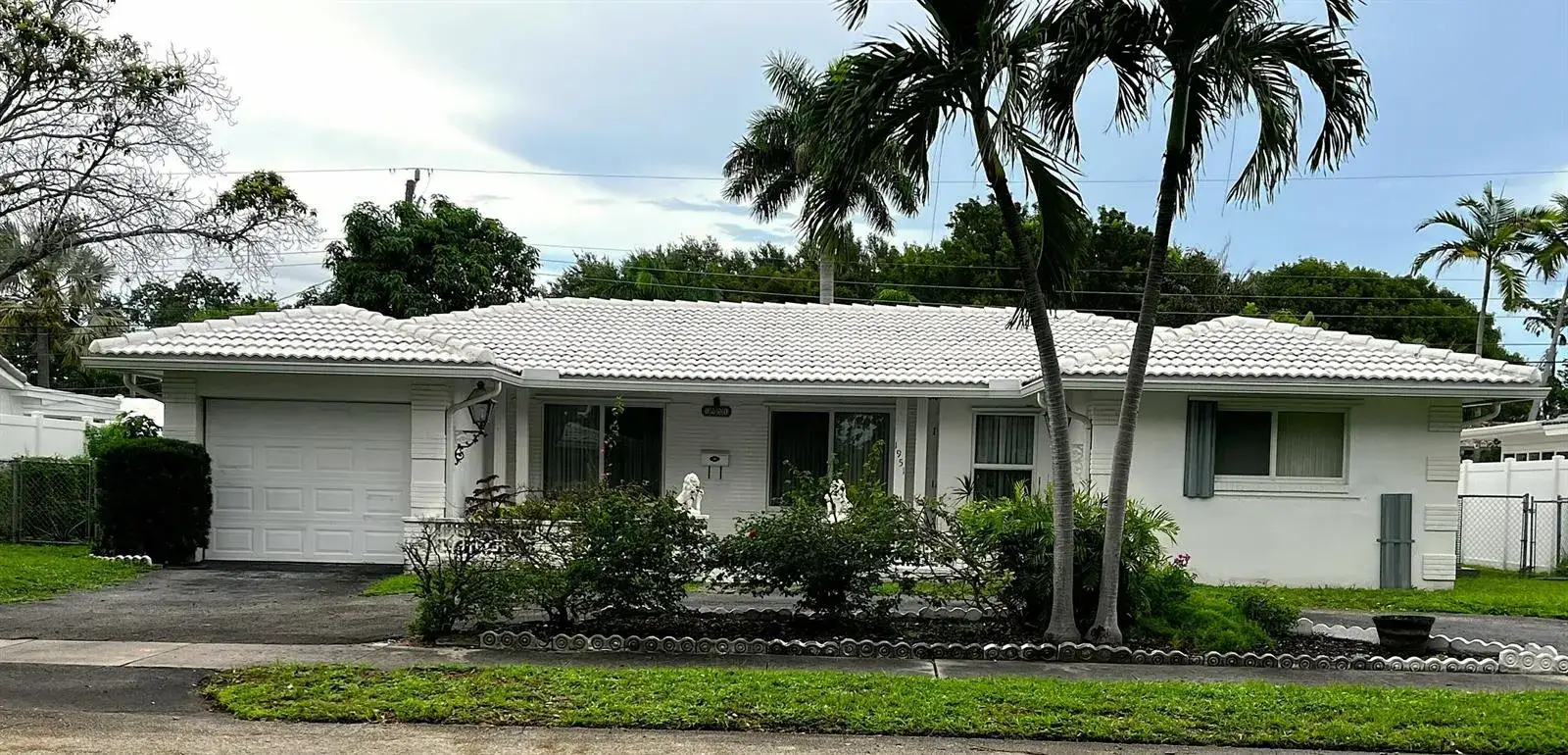 2 bedroom 2 bath Residential for sale at 1951 NE 59th Place, Fort Lauderdale FL 33308