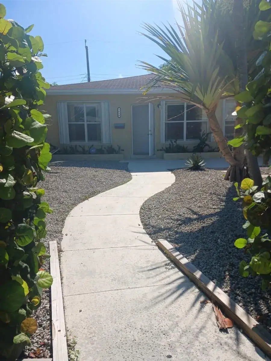 2 bedroom 1 bath Residential Lease for rent at 1414 N J Street, FL 33460