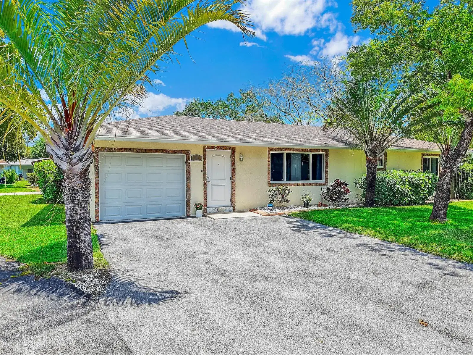 2 bedroom 2 bath Residential for sale at 432 SW NATURA Avenue, Deerfield Beach FL 33441