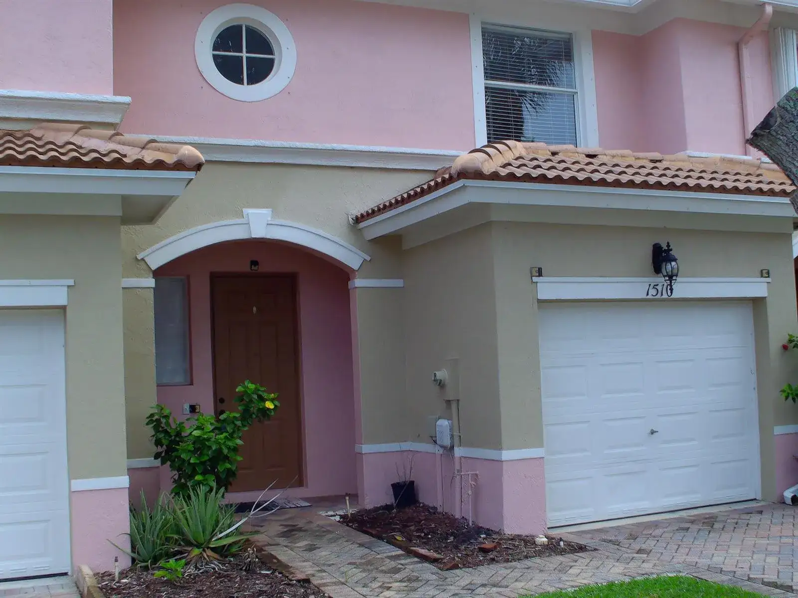 2 bedroom 2 bath Residential for sale at 1510 Seminole Palms Drive, FL 33463