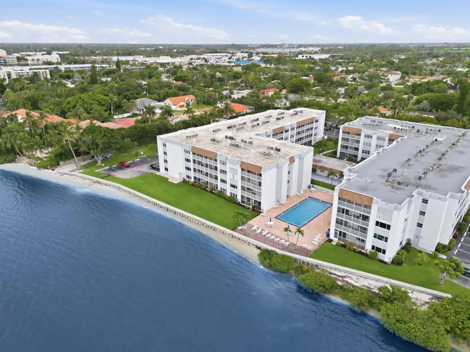 1 bedroom 1 bath Residential for sale at 1516 S Lakeside Drive # 408, FL 33460
