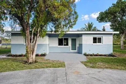 4610 SUNSET Boulevard, Fort Pierce FL 34982