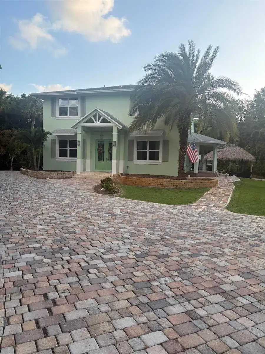 4 bedroom 4 bath Residential for sale at 172 S RIVER Road, Sewalls Point FL 34996
