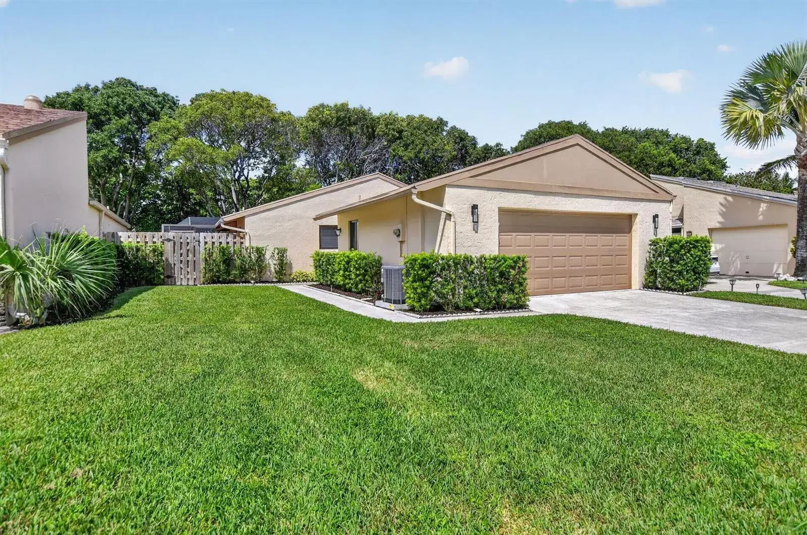 2 bedroom 2 bath Residential for sale at 818 NW 26th Avenue, Delray Beach FL 33445