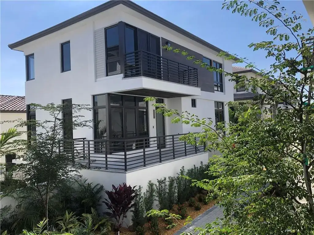 8243 NW 48th Street, Doral FL 33166