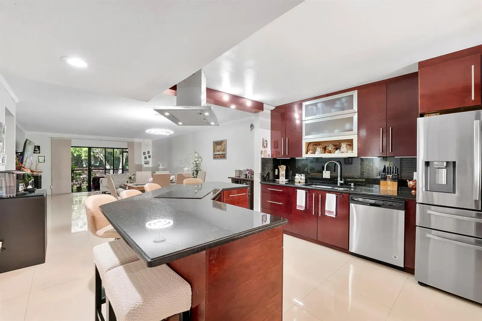 2 bedroom 2 bath Residential for sale at 435 LAKEVIEW Drive # 104, Weston FL 33326