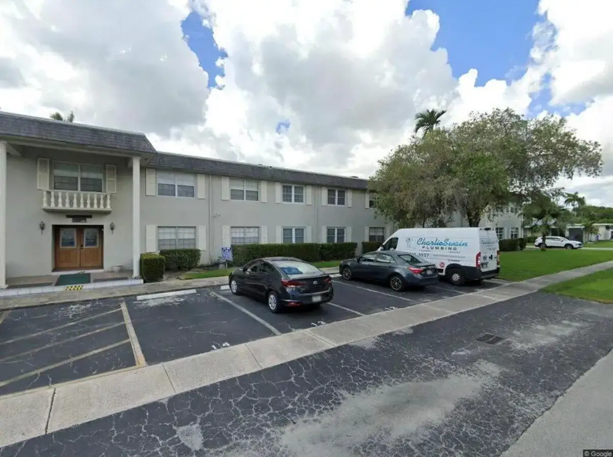 1 bedroom 1 bath Residential for sale at 1560 MCKINLEY Street # 111W, Hollywood FL 33020