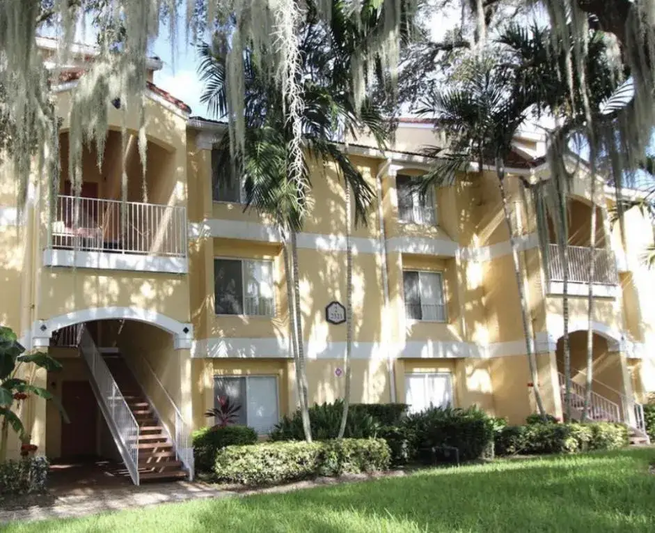 1 bedroom 1 bath Residential for sale at 2321 NW 33rd Street # 209, Oakland Park FL 33309