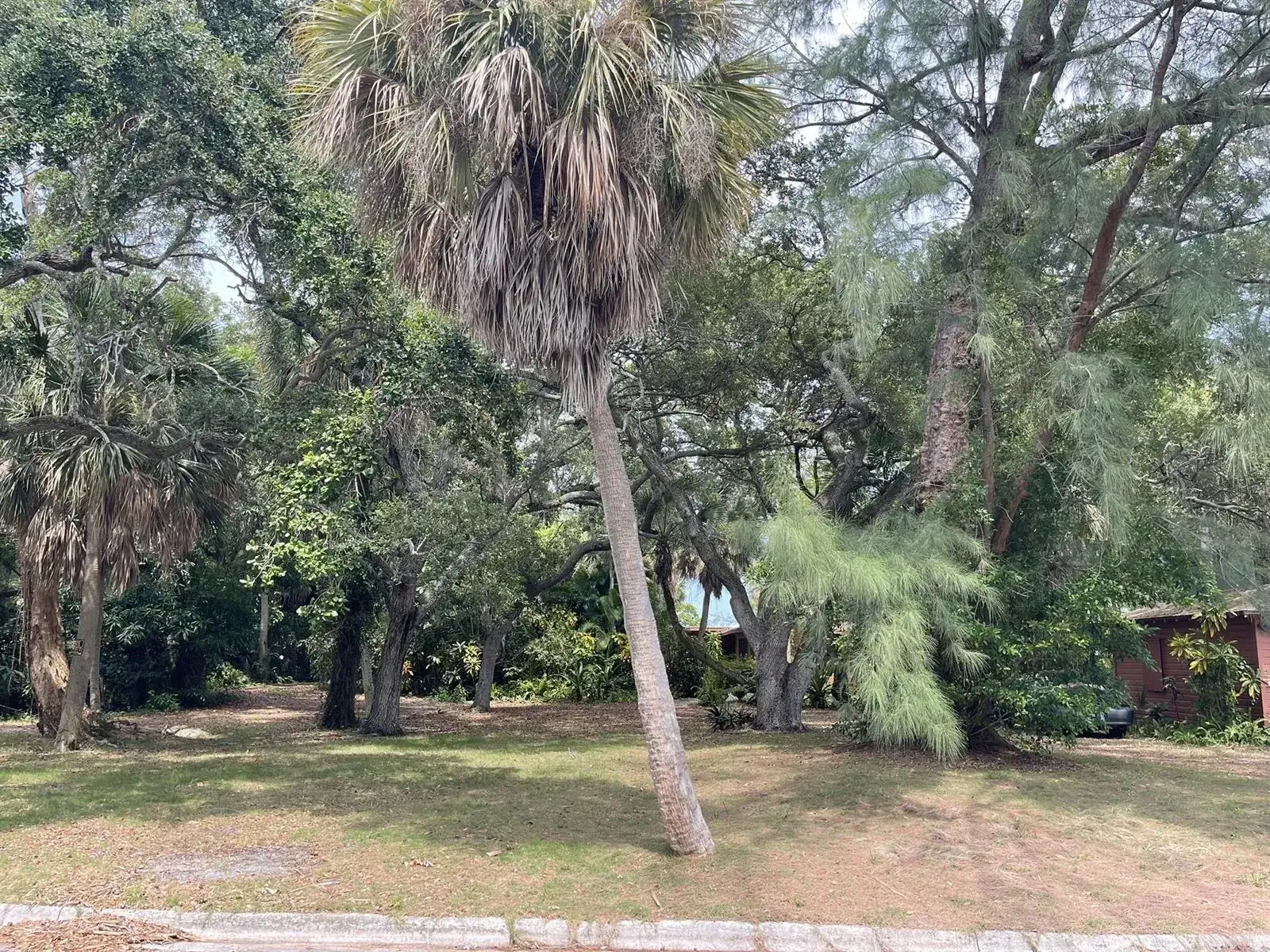 2 bedroom 2 bath Residential for sale at 806 S LAKESIDE Drive, FL 33460