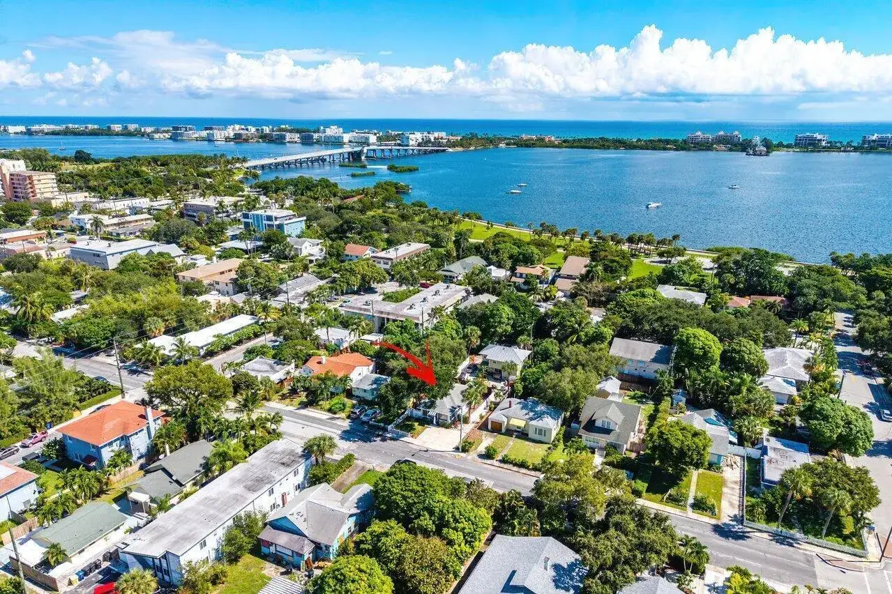 2 bedroom 1 bath Residential Lease for rent at 314 S PALMWAY # 1, FL 33460