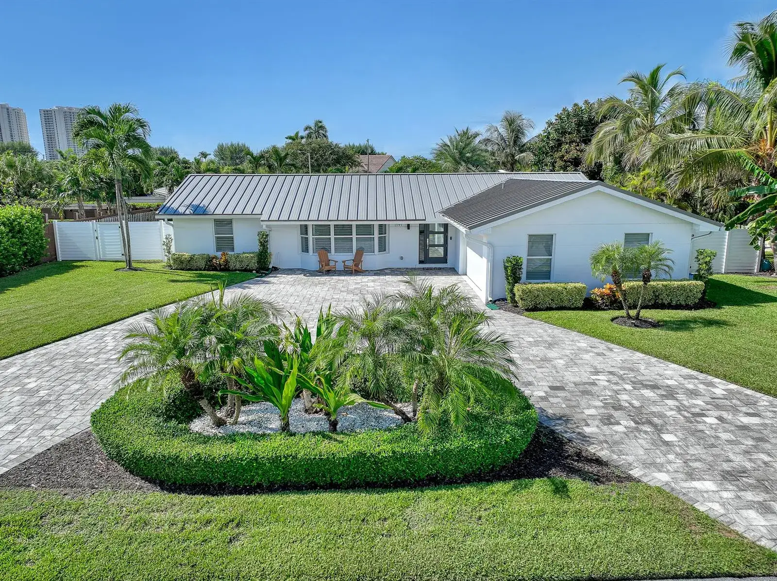 3 bedroom 2 bath Residential for sale at 1191 BIMINI Lane, Singer Island FL 33404