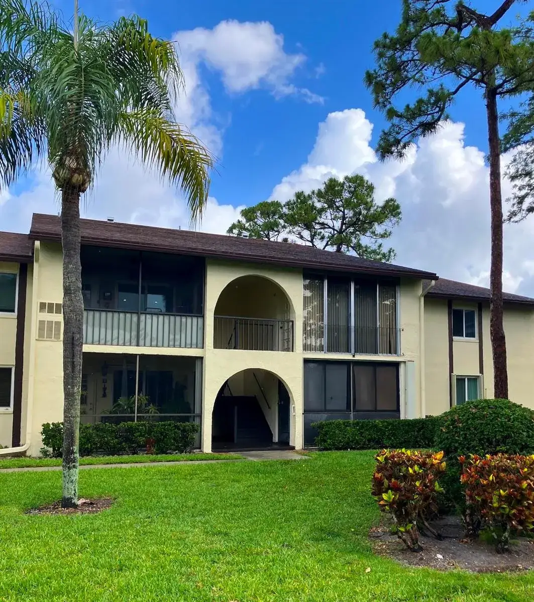 2 bedroom 1 bath Residential for sale at 3530 LAZY PINE Way # 2, FL 33463