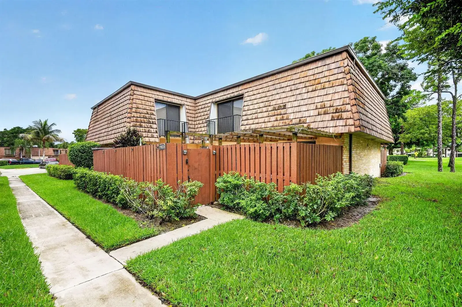 3 bedroom 3 bath Residential for sale at 1923 19th Lane, FL 33463