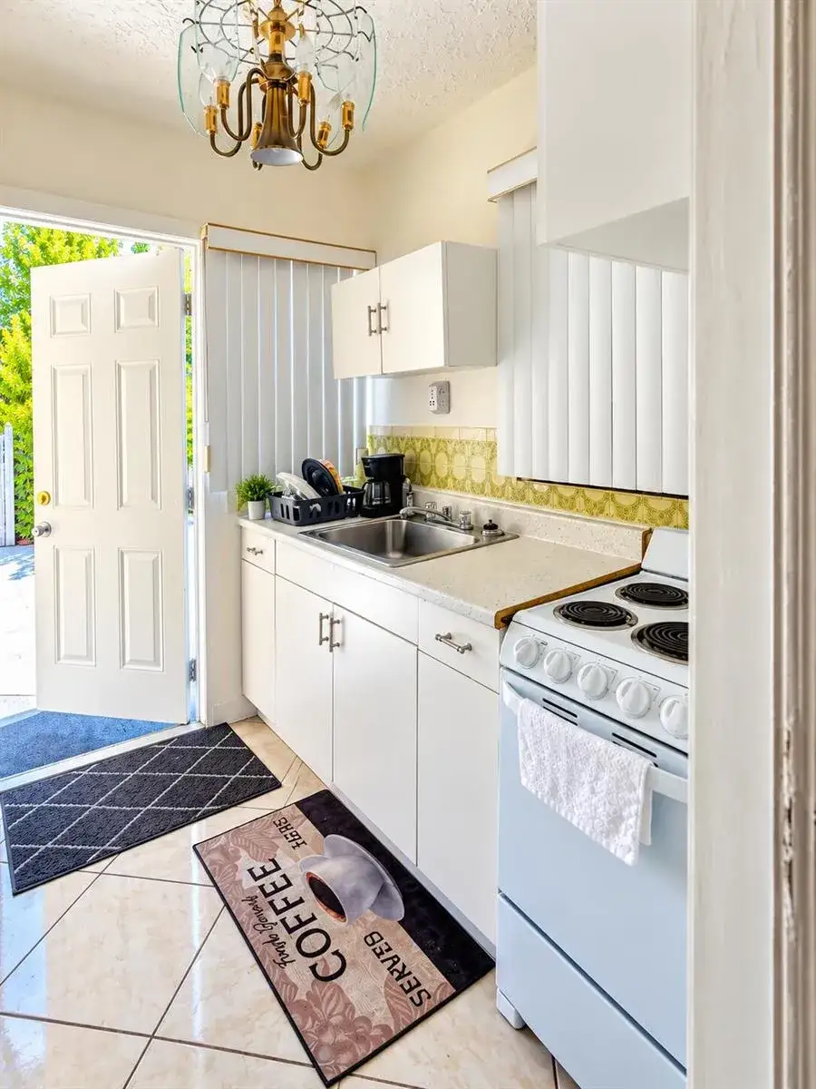 1 bedroom 1 bath Residential Lease for rent at 724 W 3RD Street, Riviera Beach FL 33404