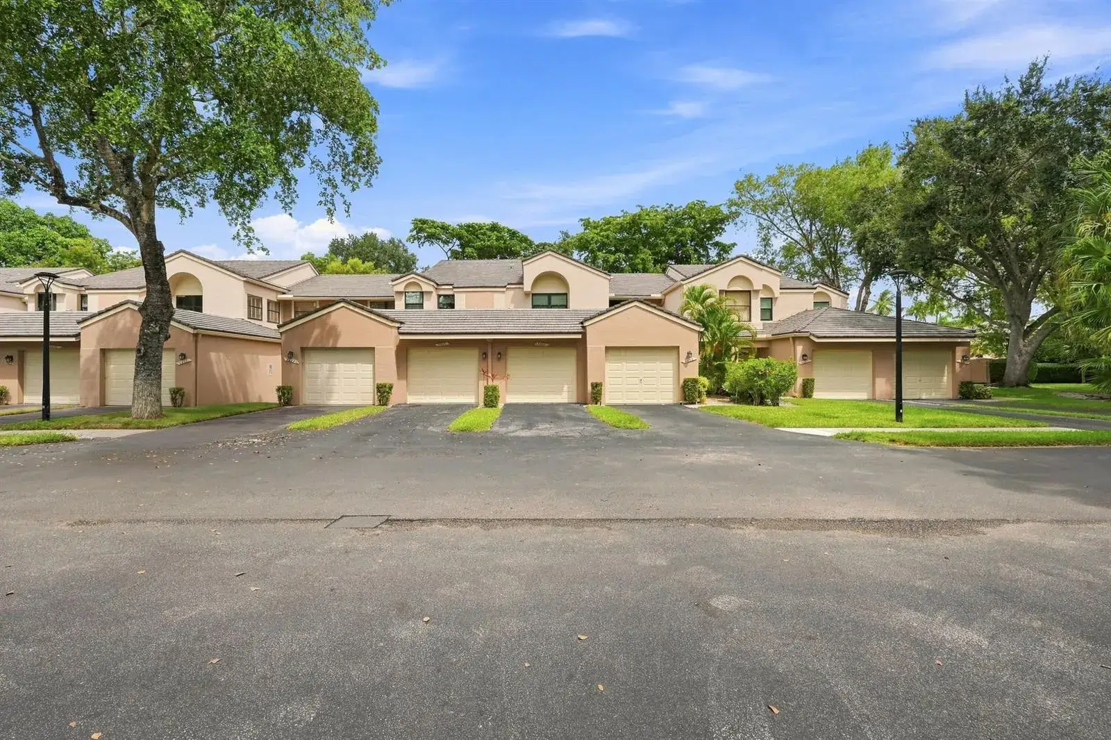 2 bedroom 2 bath Residential Lease for rent at 9825 NW 1ST Court # 9825, Plantation FL 33324