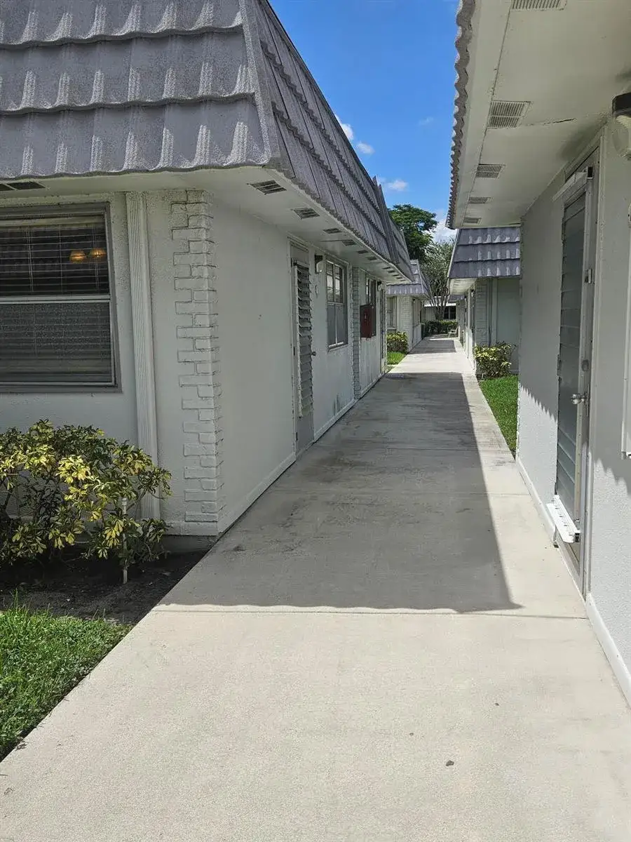 2 bedroom 2 bath Residential for sale at 17 Valencia A, Delray Beach FL 33446