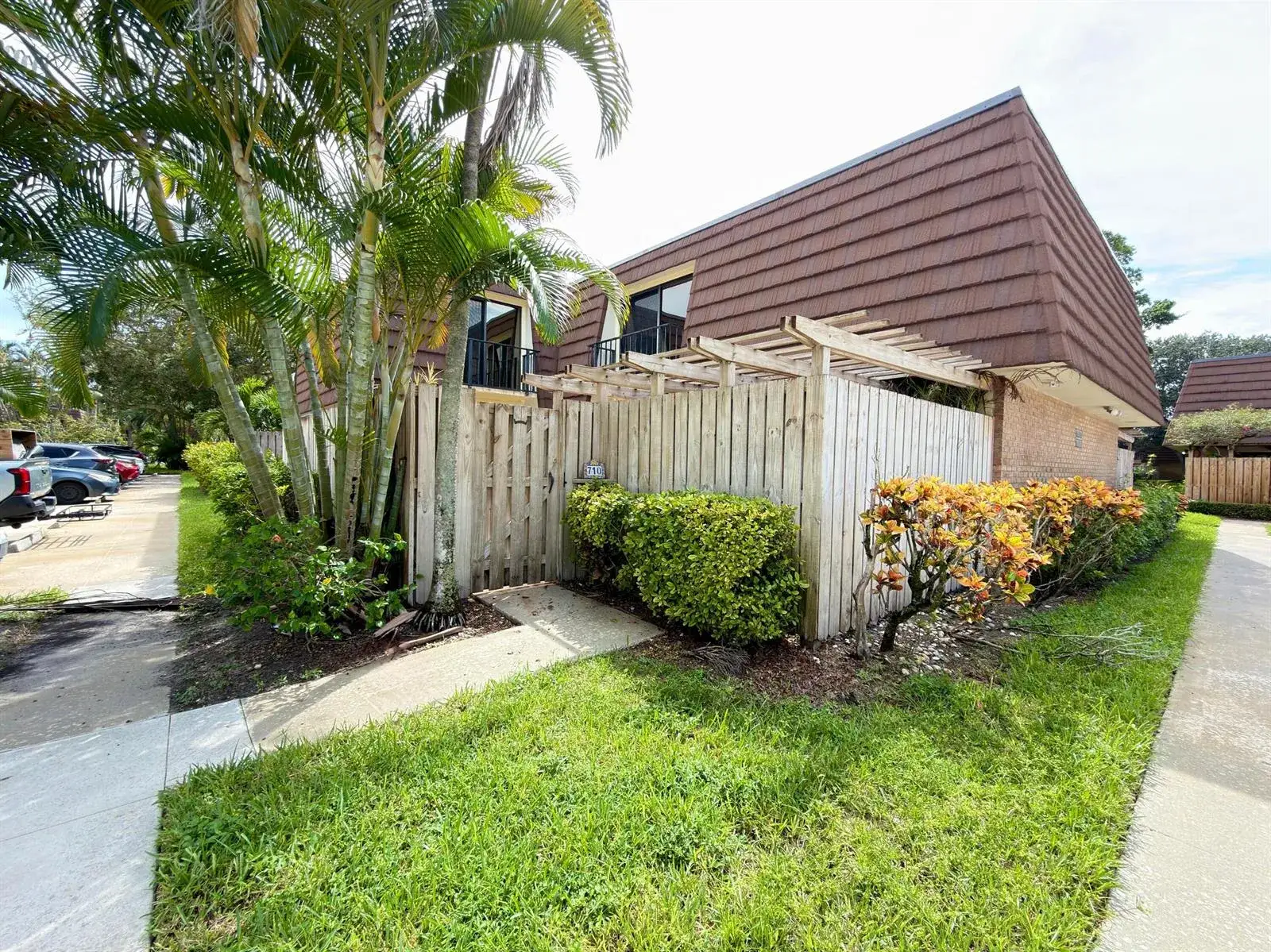 2 bedroom 2 bath Residential for sale at 710 7th Lane, Palm Beach Gardens FL 33418