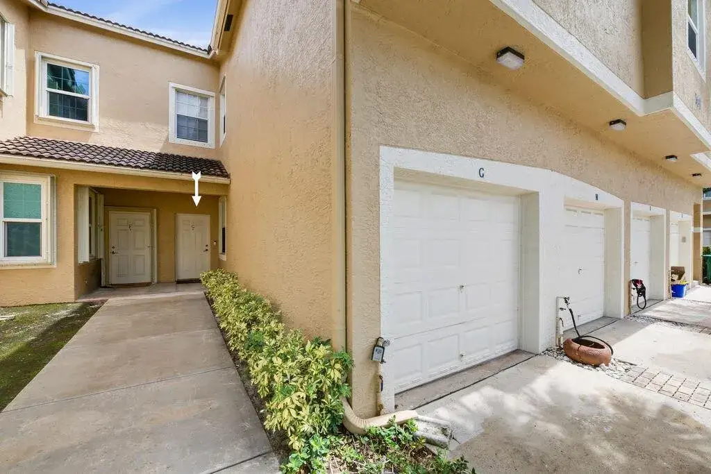 3 bedroom 2 bath Residential for sale at 160 Village Boulevard # G, Tequesta FL 33469