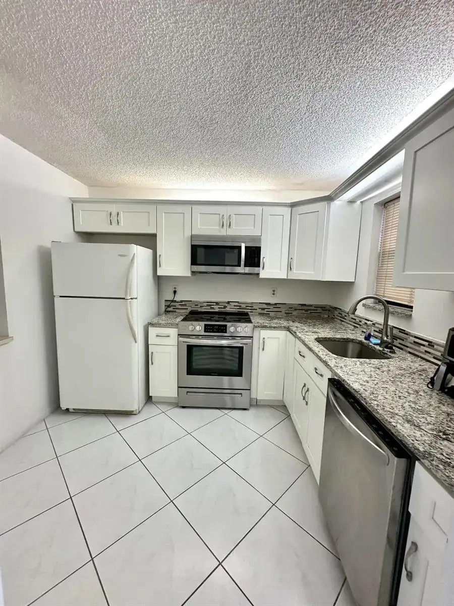 2 bedroom 2 bath Residential for sale at 9370 SW 8th Street, Boca Raton FL 33428