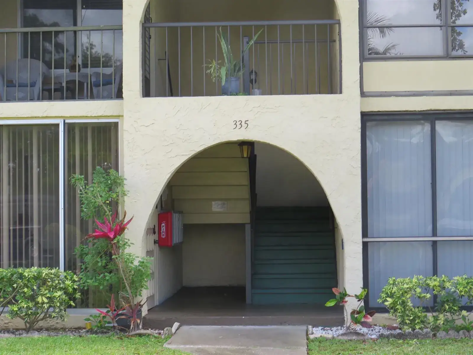 2 bedroom 1 bath Residential for sale at 335 PINE RIDGE Circle # 1, FL 33463
