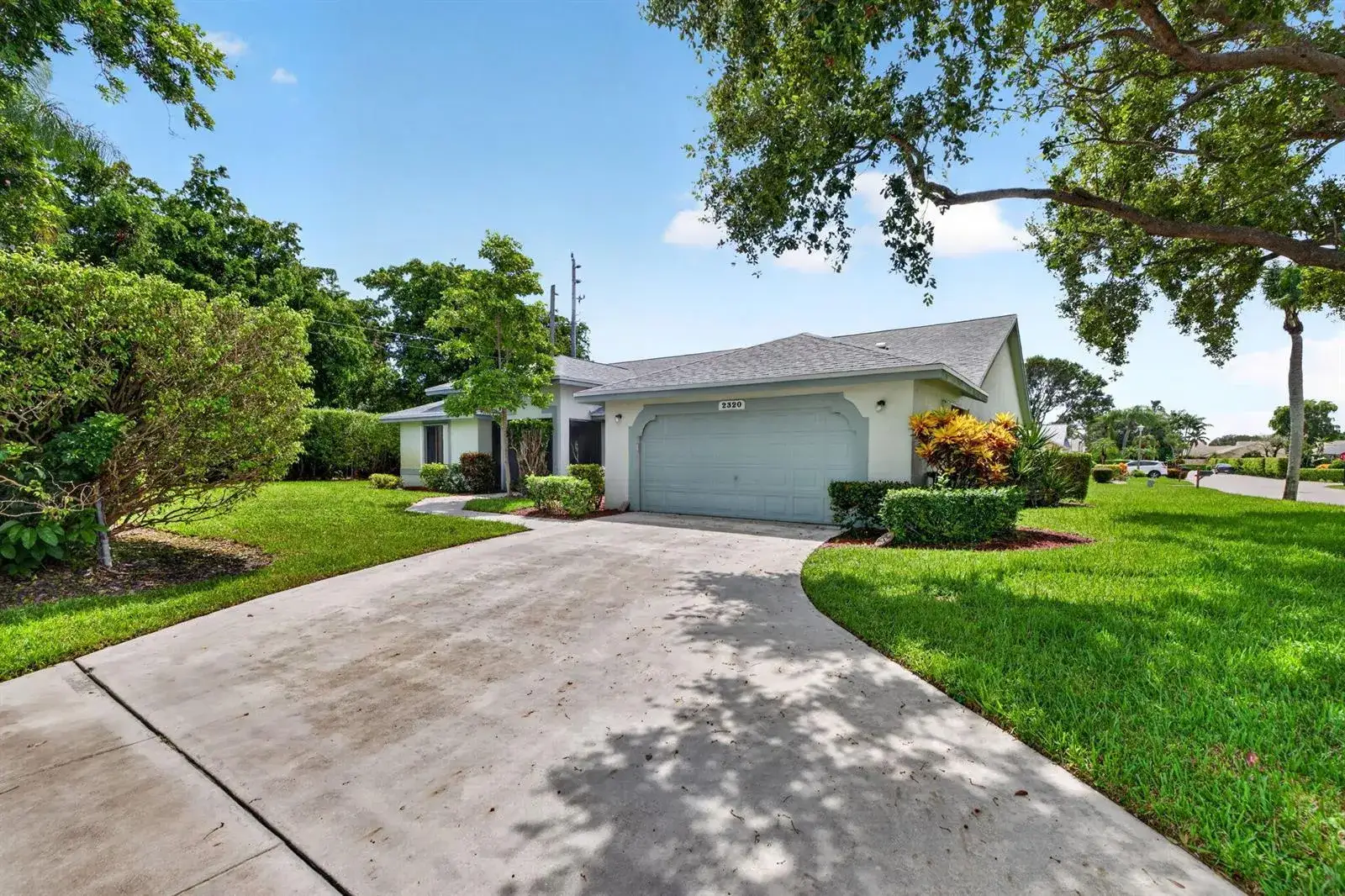 2 bedroom 2 bath Residential for sale at 2320 Riviera Drive, Delray Beach FL 33445