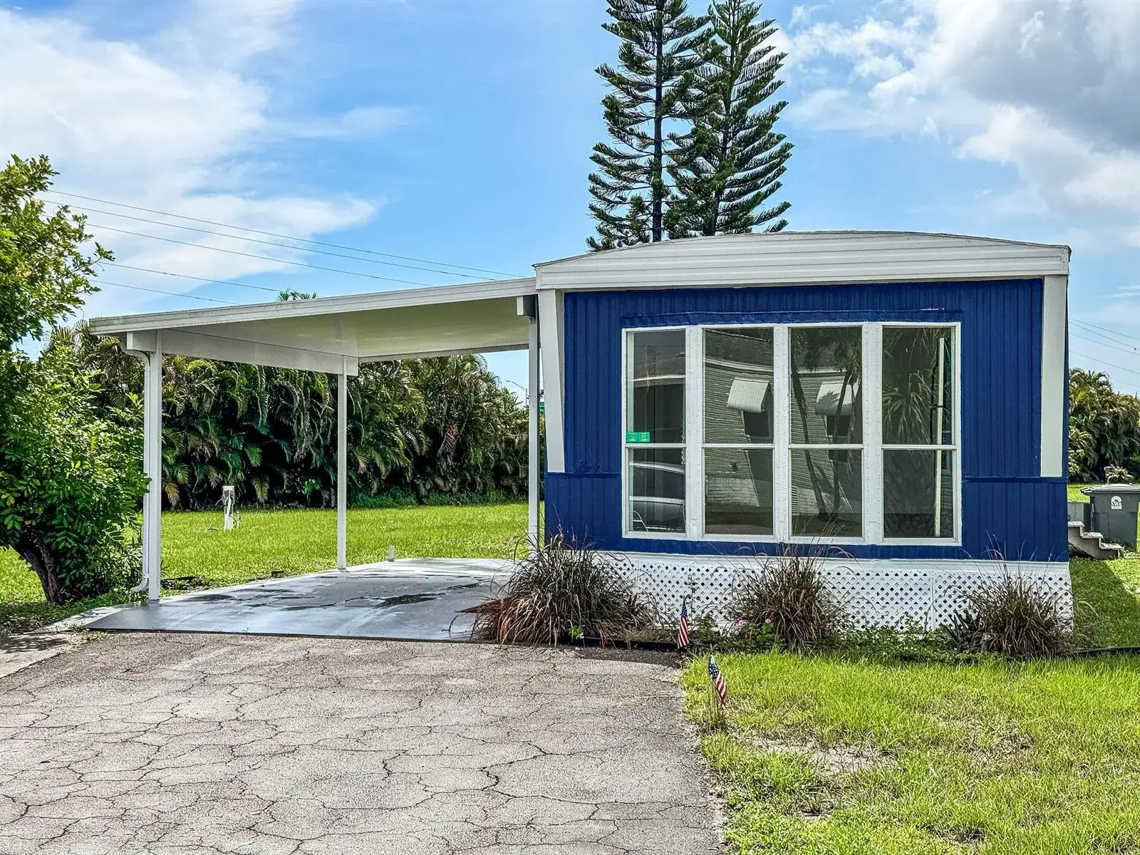 2 bedroom 2 bath Residential Lease for rent at 4022 68th Street N # 826, Riviera Beach FL 33404