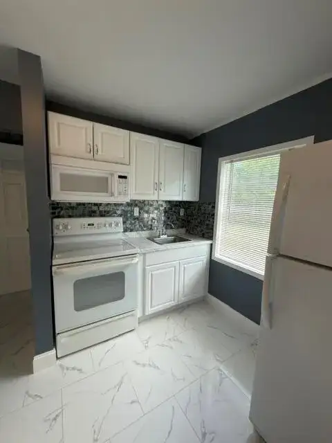 2 bedroom 1 bath Residential Lease for rent at 3056 FORD Road, Palm Springs FL 33461