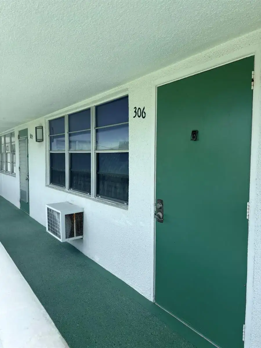 1 bedroom 1 bath Residential for sale at 306 Farnham M, Deerfield Beach FL 33442