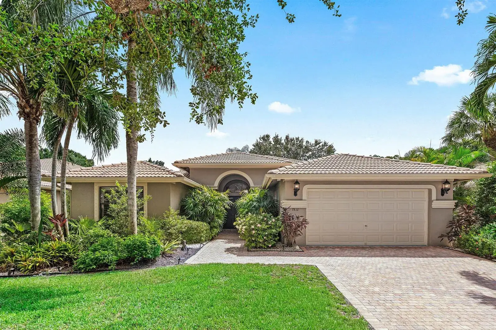 3 bedroom 2 bath Residential for sale at 7831 Via Grande, Boynton Beach FL 33437