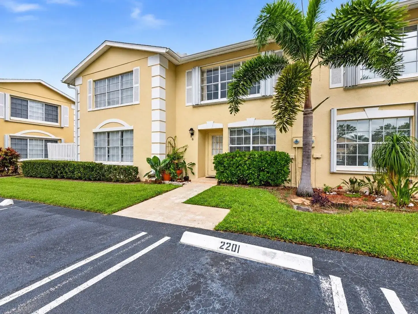 3 bedroom 2 bath Residential for sale at 220 Foxtail Drive # G, FL 33415