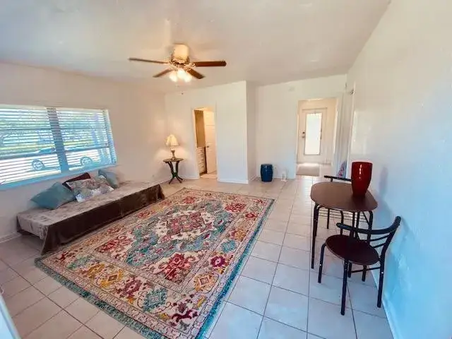 1 bath Residential Lease for rent at 101 S GOLFVIEW Road # 8, FL 33460