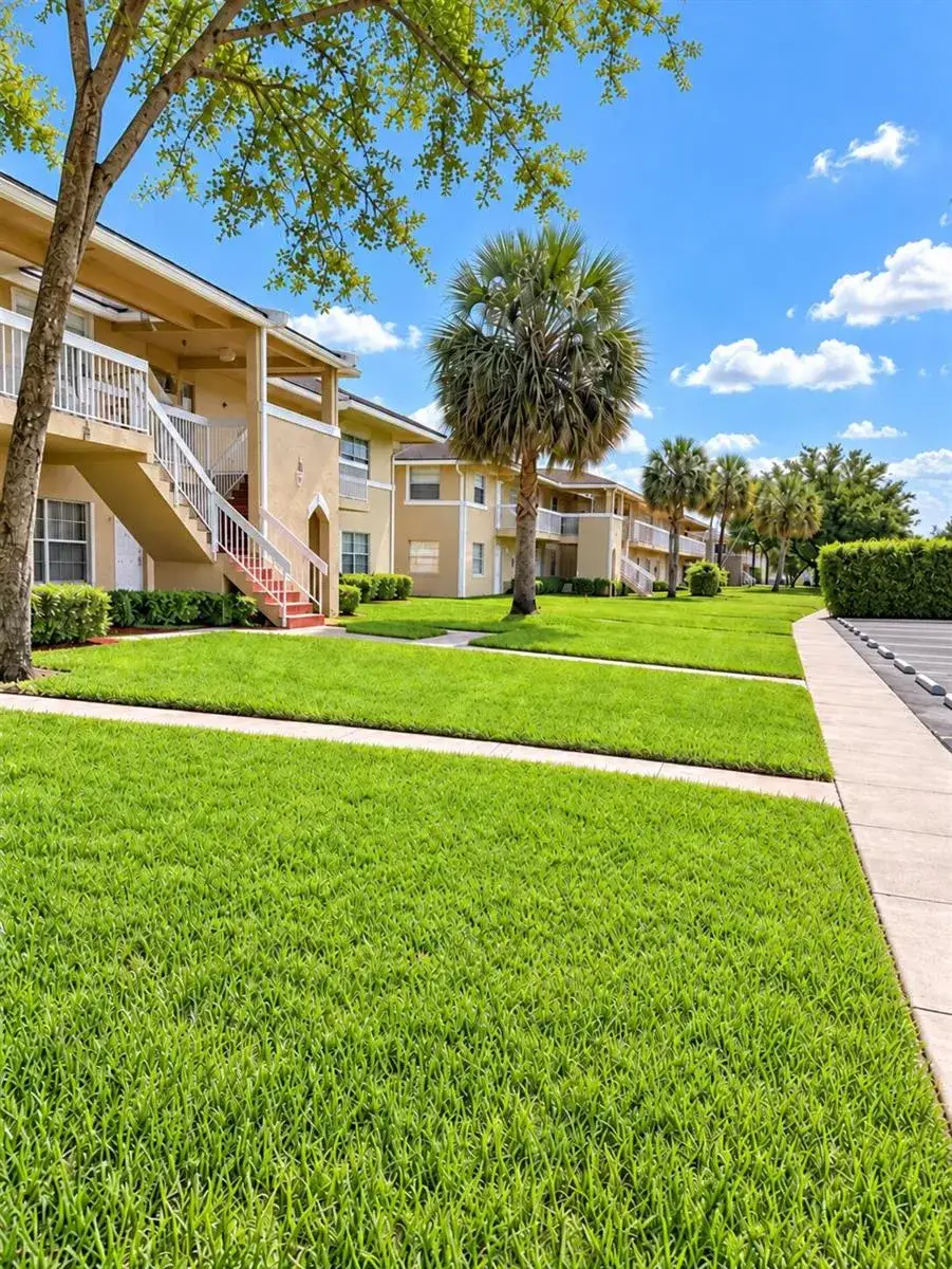 2 bedroom 2 bath Residential for sale at 10113 TWIN LAKES Drive, Coral Springs FL 33071