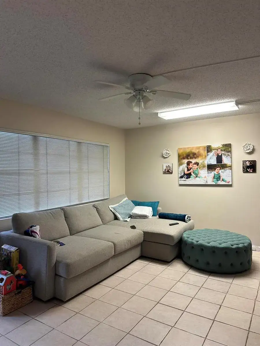 1 bedroom 1 bath Residential for sale at 1090 Cornwall E, Boca Raton FL 33434