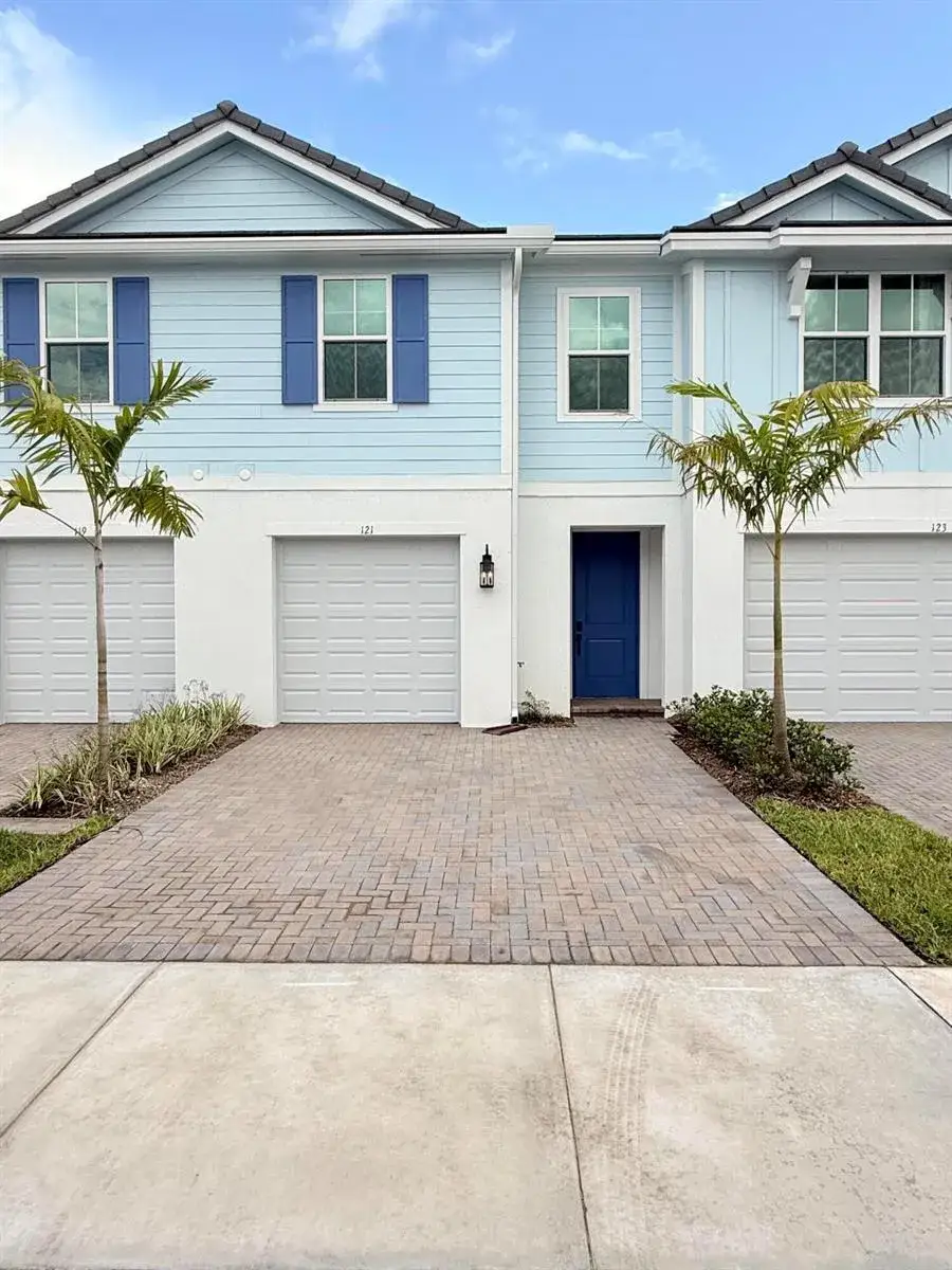 3 bedroom 2 bath Residential for sale at 121 SE Birch Terrace, Stuart FL 34997