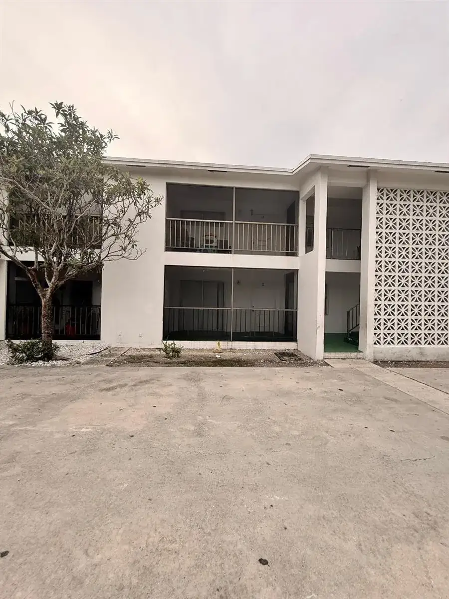 2 bedroom 2 bath Residential Lease for rent at 1741 3rd Avenue N, FL 33460