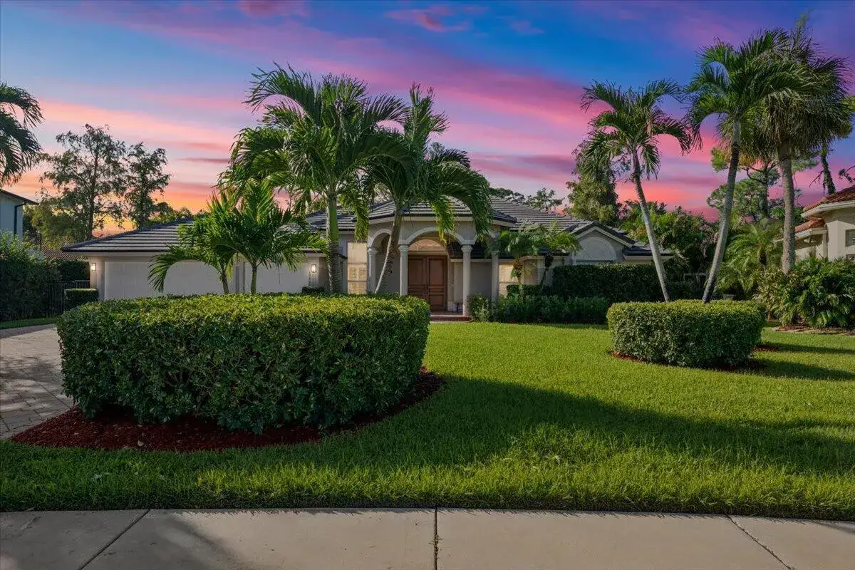 4 bedroom 3 bath Residential for sale at 15522 Cypress Park Drive, Wellington FL 33414