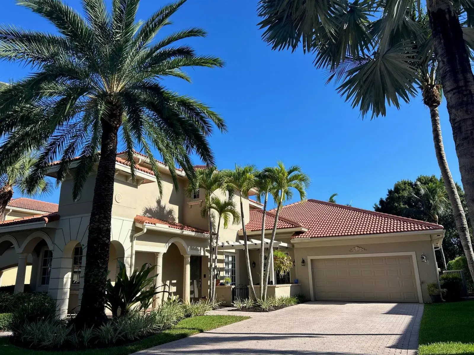 4 bedroom 4 bath Residential for sale at 110 Via Veracruz, Jupiter FL 33458