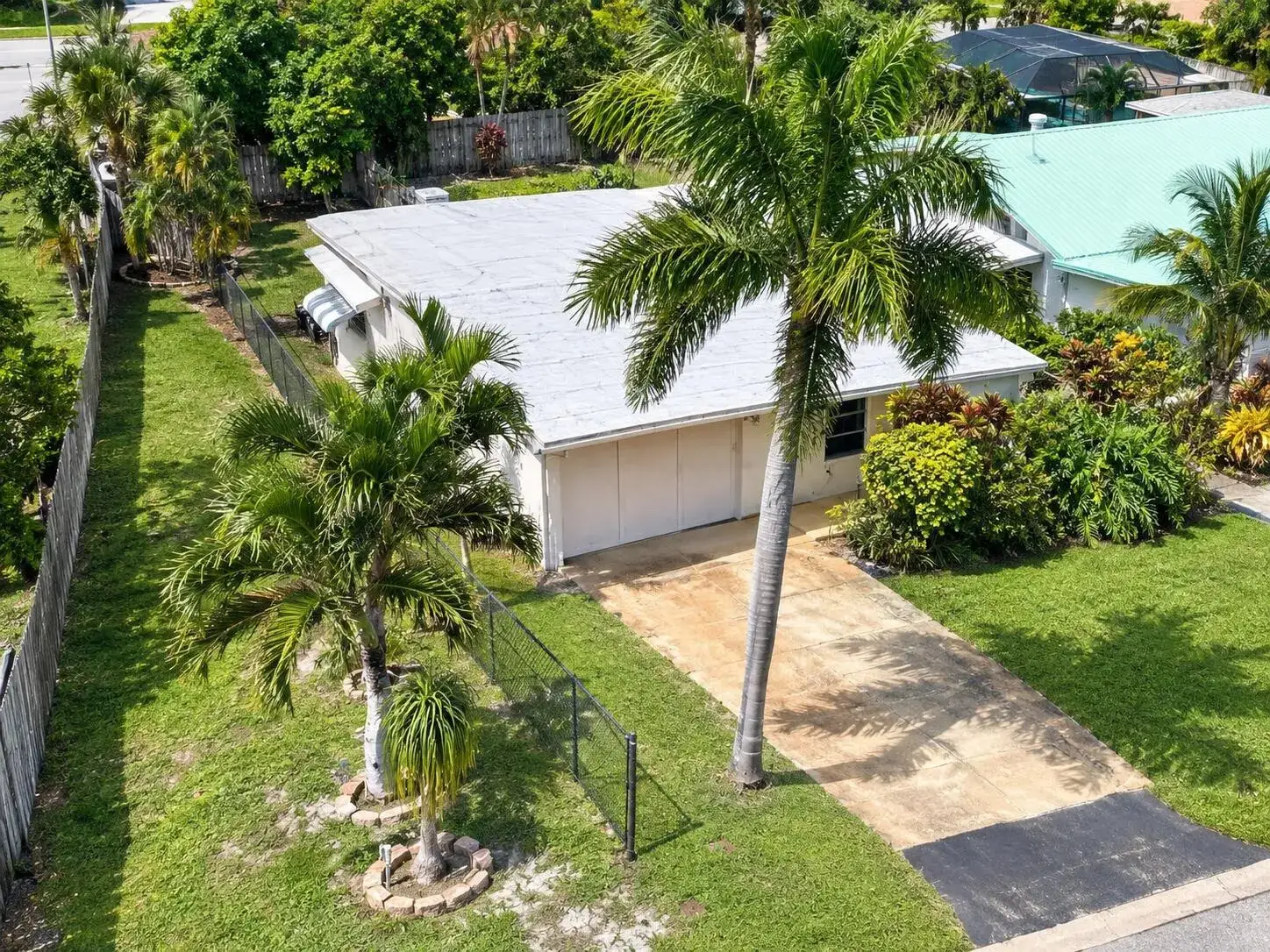 2 bedroom 1 bath Residential for sale at 1075 James Road, Lantana FL 33462